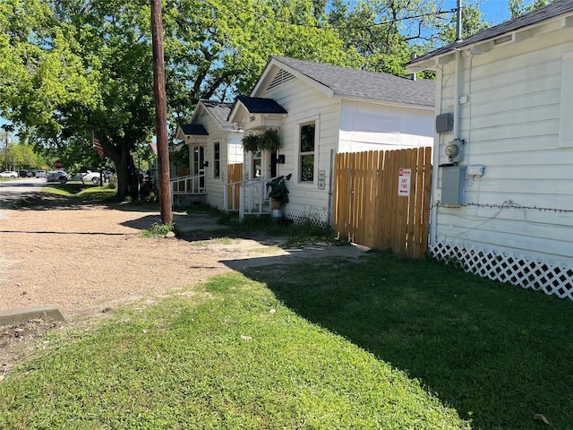 view of side of property featuring a yard