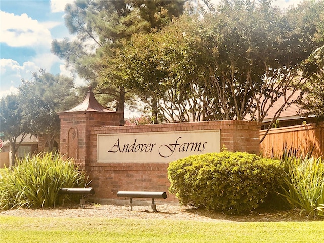 view of community / neighborhood sign