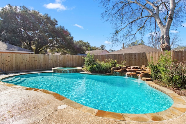 view of pool featuring an in ground hot tub and pool water feature