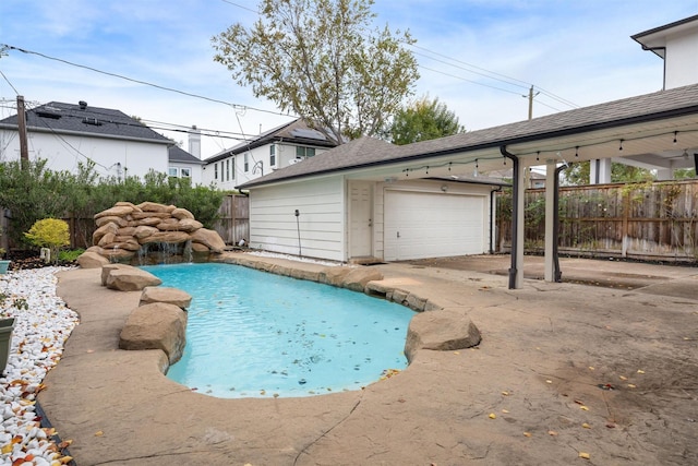 view of swimming pool featuring pool water feature