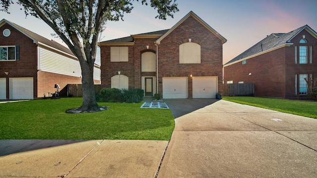 view of front property featuring a lawn and a garage