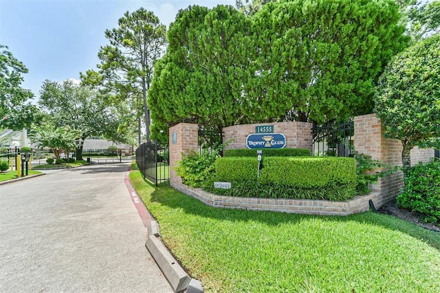 community sign with a lawn