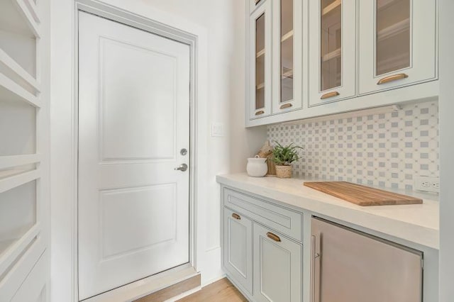 bar featuring decorative backsplash