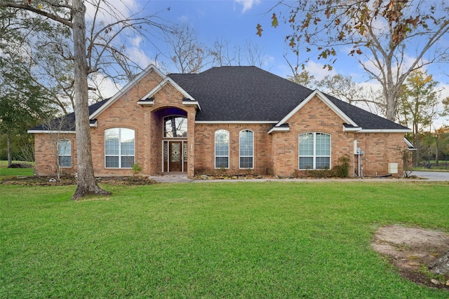 view of front of property with a front yard