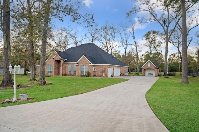 view of front facade featuring a front yard and a garage