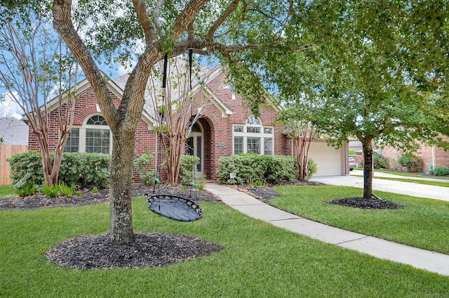 view of front of house featuring a front yard