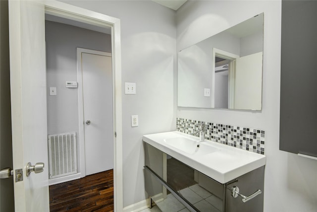 bathroom with sink and backsplash