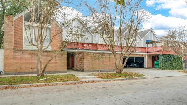 view of front facade featuring a garage