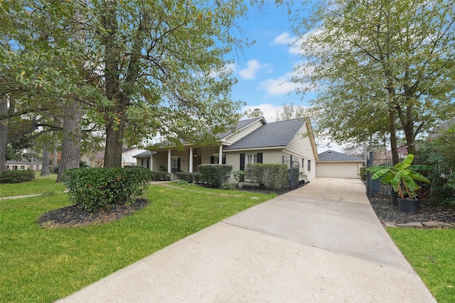 view of front facade featuring a front lawn and a garage