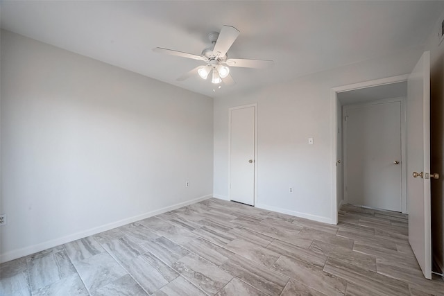 unfurnished bedroom featuring ceiling fan and a closet