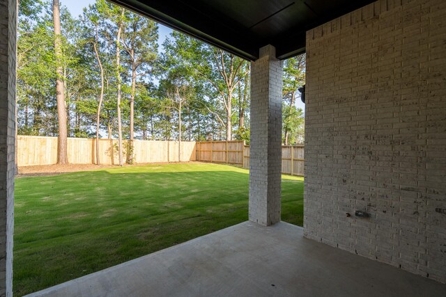 view of yard featuring a patio area