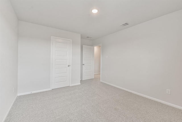 unfurnished room featuring carpet