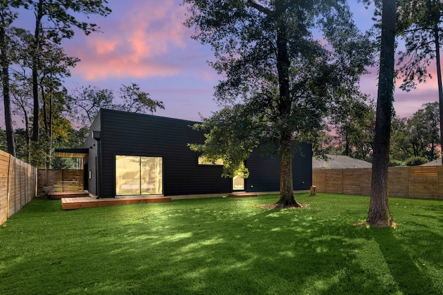 view of yard at dusk