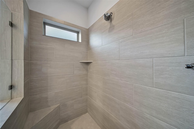 bathroom featuring tiled shower