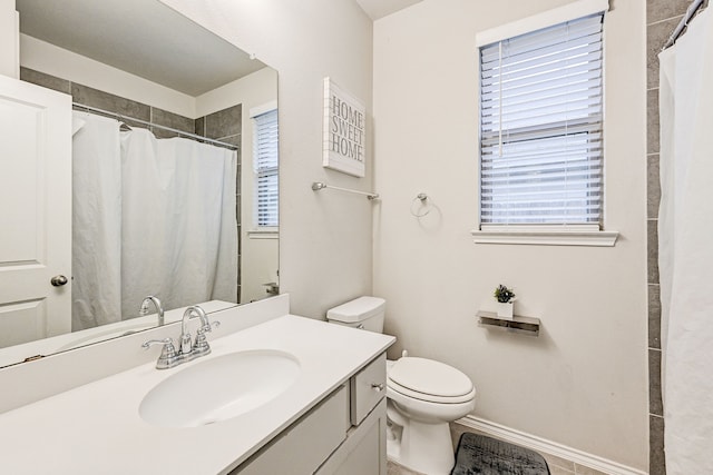 bathroom with toilet, a shower with curtain, and vanity