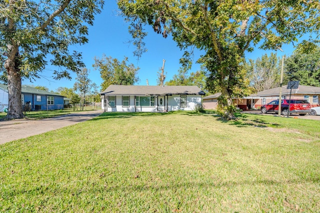 single story home featuring a front lawn