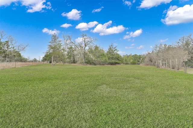 view of yard featuring a rural view