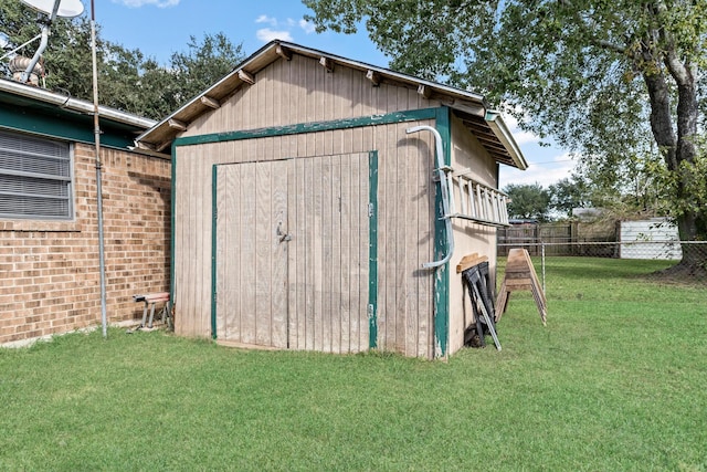 view of outbuilding with a yard