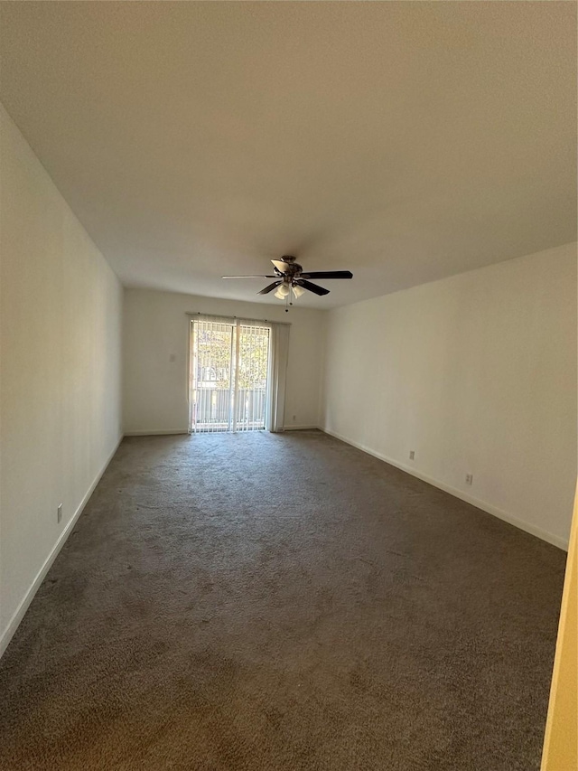 carpeted empty room featuring ceiling fan