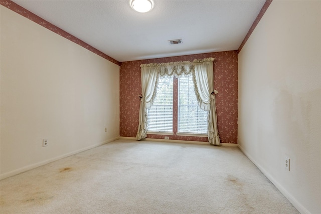 12135 Oakcroft Dr, Houston, TX 77070 - carpeted empty room featuring baseboards, visible vents, and wallpapered walls