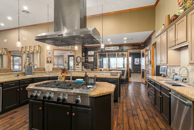 kitchen featuring appliances with stainless steel finishes, sink, a center island with sink, hanging light fixtures, and range hood