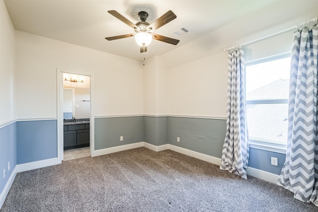 carpeted empty room featuring ceiling fan