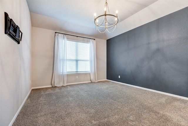 unfurnished room featuring carpet flooring and a chandelier