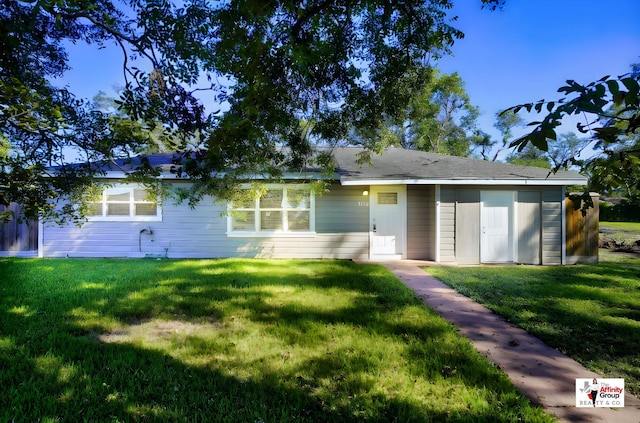 single story home featuring a front yard