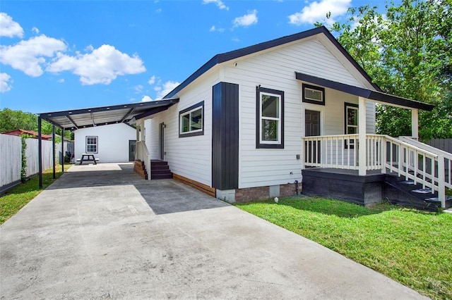 view of front of home with a front lawn and a carport