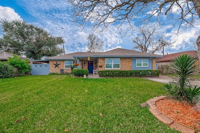 ranch-style house featuring a front lawn