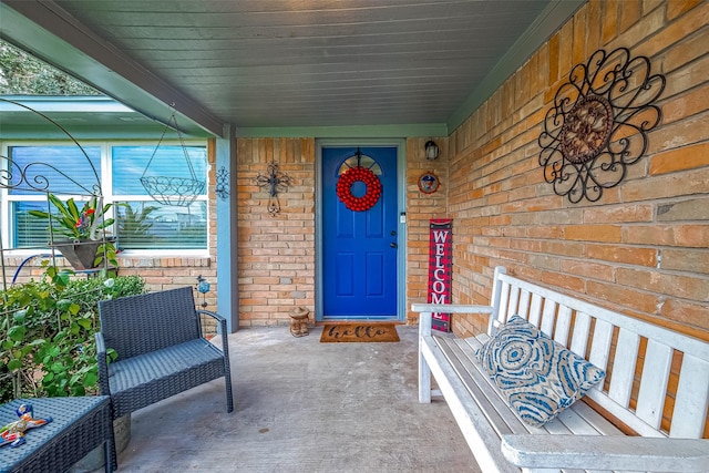 entrance to property featuring covered porch