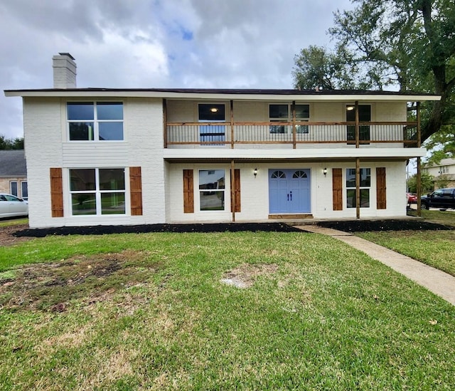 view of front of home with a front lawn