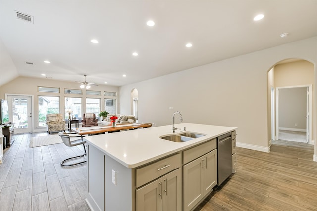 kitchen featuring ceiling fan, sink, an island with sink, and stainless steel dishwasher