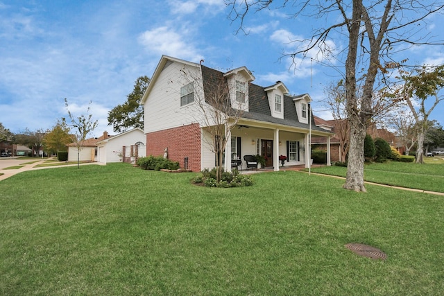 view of front facade featuring a front lawn