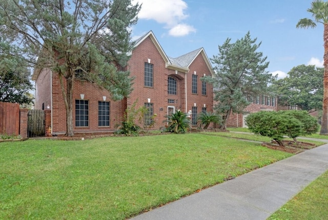 view of front facade featuring a front yard