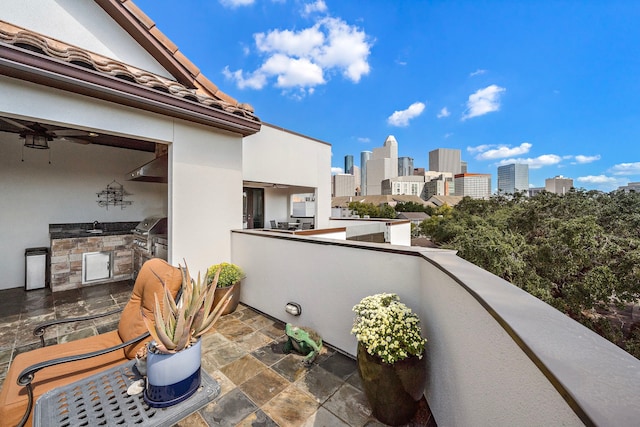 balcony featuring a grill