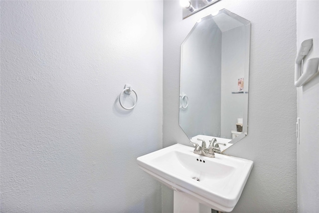 bathroom featuring sink