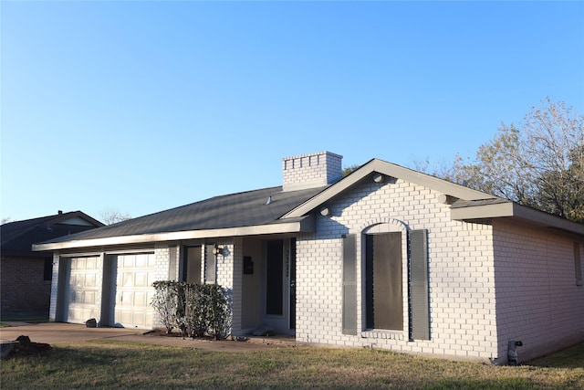 single story home featuring a front yard and a garage