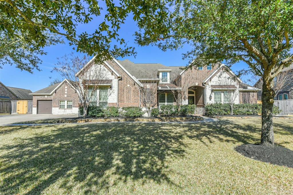 view of front of house featuring a garage and a front yard