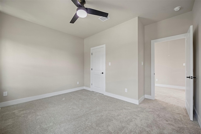 carpeted empty room featuring ceiling fan