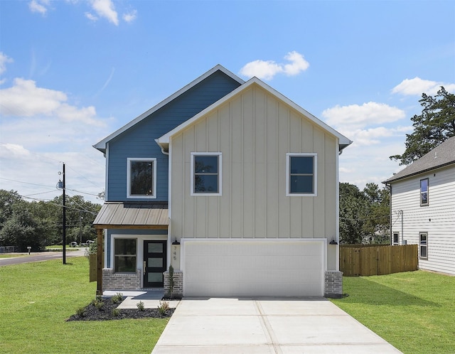 view of front facade featuring a front yard and a garage