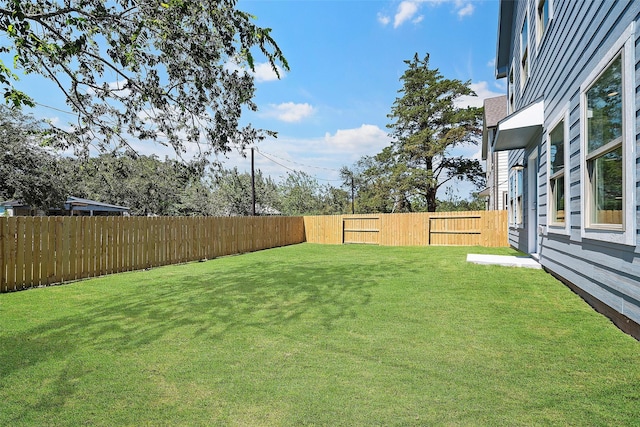 745 20th St, Hempstead, TX 77445 - view of yard