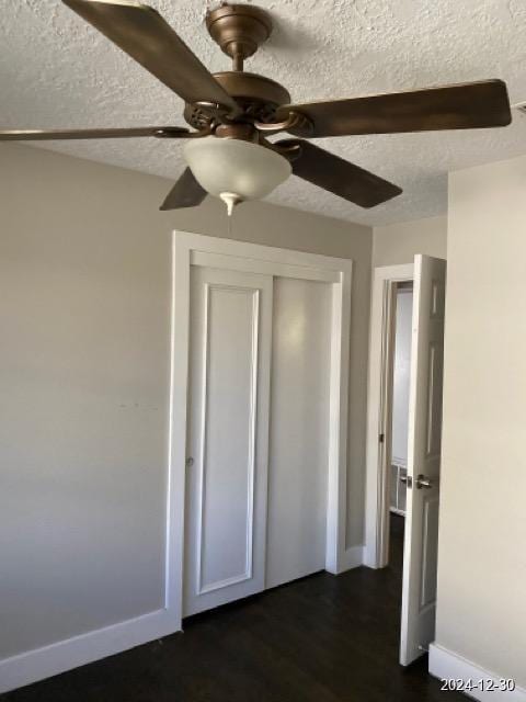 unfurnished bedroom featuring a textured ceiling, a closet, and ceiling fan