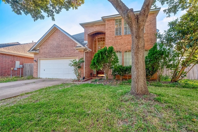 view of front of home featuring a front lawn