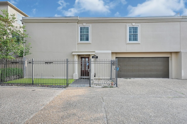 view of front facade featuring a garage