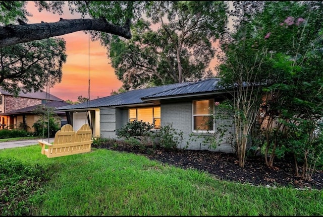 ranch-style house with a yard