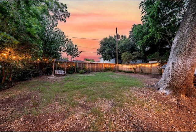 view of yard at dusk