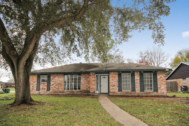 single story home featuring central air condition unit and a front yard