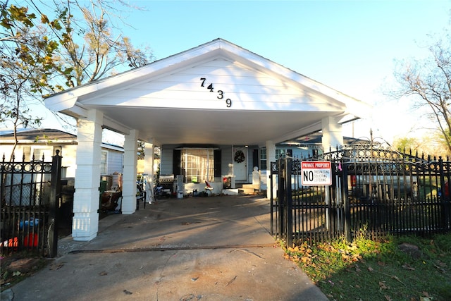 view of front facade featuring a carport