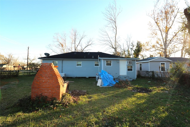 back of house featuring a yard